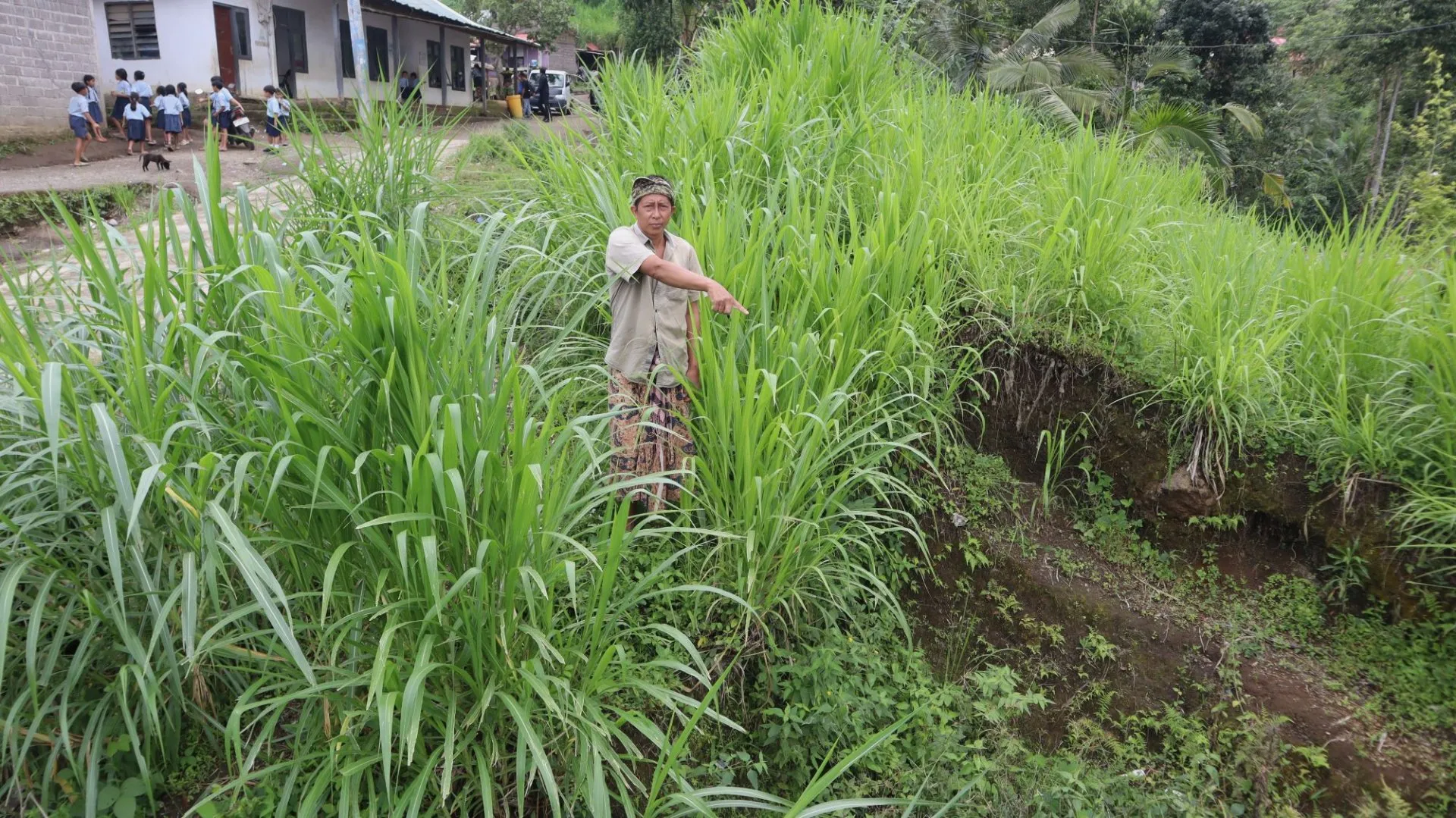 Construction Of 2 New Toilets At Ebpp Manikaji School: One For Girls And One For Boys - Image 3